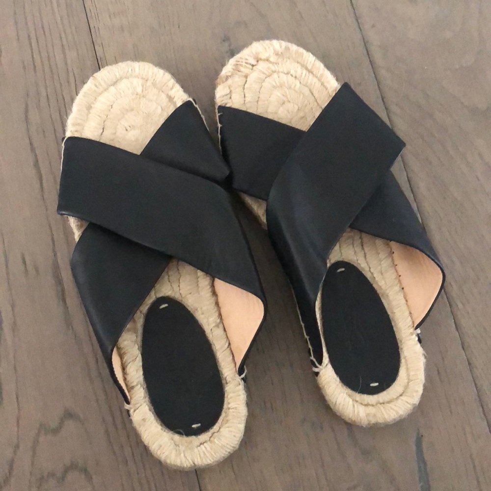 NWOB Saludos leather cross strap sandal